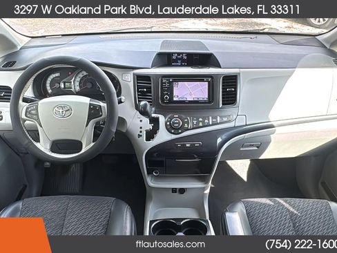 Used 2014 Toyota Sienna SE FWD image 26