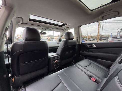 Used 2019 Nissan Pathfinder Platinum image 23
