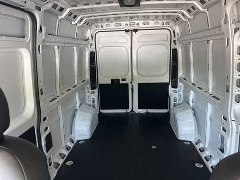 Used 2025 RAM ProMaster 2500 w/ Convenience Group FWD image 13