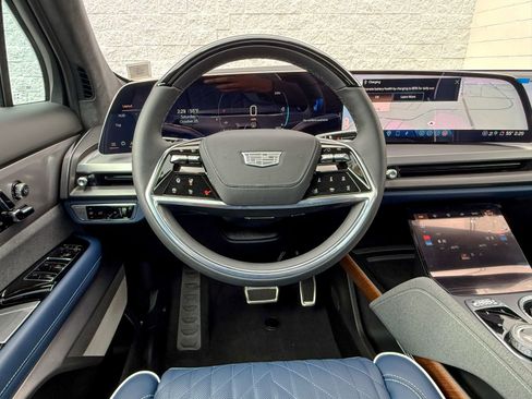 New 2026 Cadillac Vistiq Premium Luxury w/ LPO, Floor Liner Package image 40