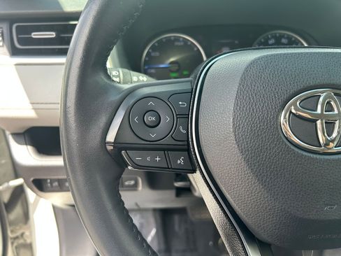 Used 2021 Toyota RAV4 XLE Premium AWD/4WD image 15