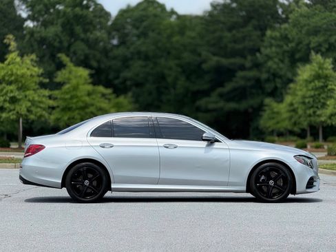 Used 2019 Mercedes-Benz E 300 4MATIC image 12