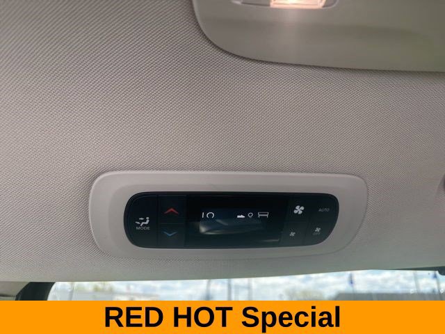 Used 2023 Chrysler Pacifica Touring-L FWD image 32