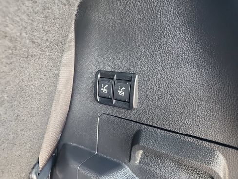 Used 2025 Toyota Sequoia Platinum AWD/4WD image 37