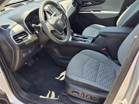 Certified 2021 Chevrolet Equinox LS w/ LS Convenience Package FWD image 9
