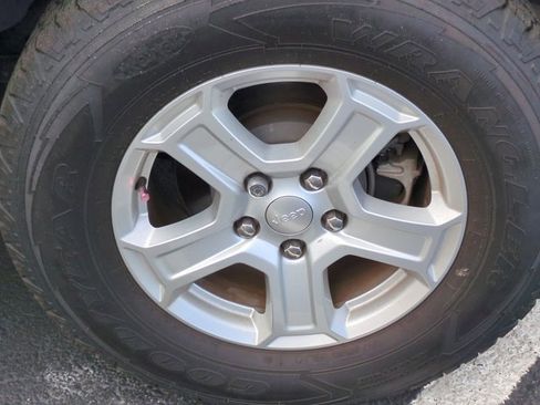 Used 2020 Jeep Wrangler Sport image 13