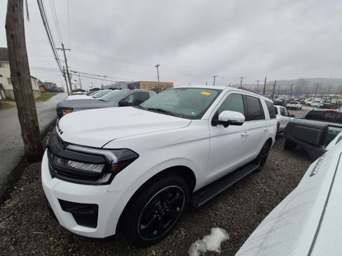 Used 2024 Ford Expedition Limited image 4