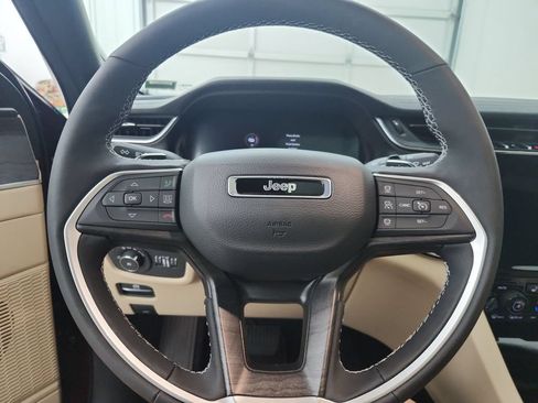 Certified 2025 Jeep Grand Cherokee Limited w/ Luxury Tech Group II AWD/4WD image 25