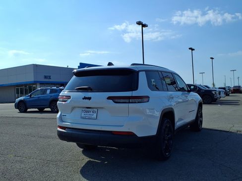 Used 2025 Jeep Grand Cherokee L Laredo AWD/4WD image 2