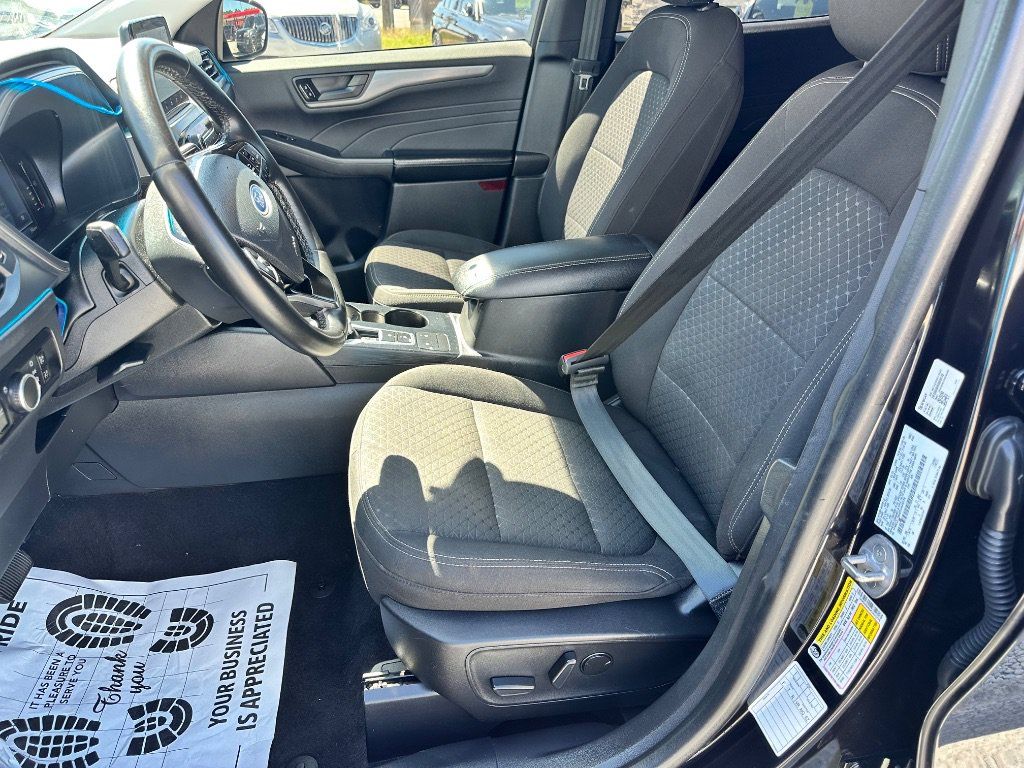 Used 2023 Ford Escape Active w/ Cold Weather Package FWD image 3
