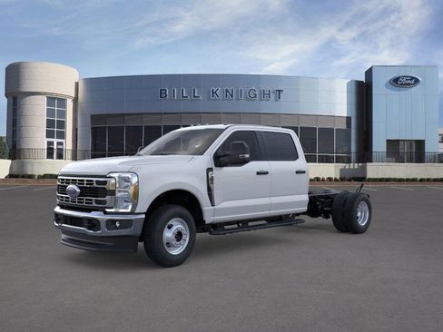 New 2025 Ford F350 XL w/ XL Chrome Package image 2