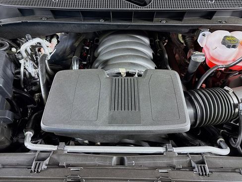 New 2025 Chevrolet Suburban Premier image 32