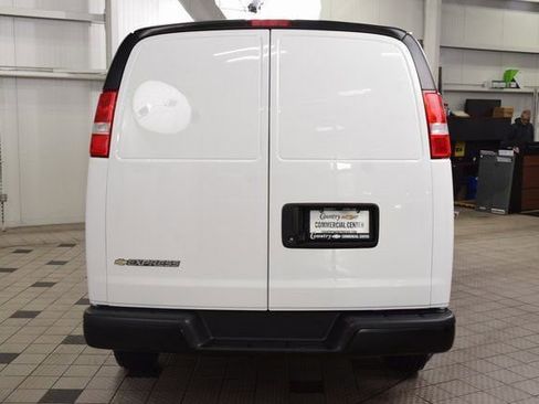New 2025 Chevrolet Express 3500 Extended RWD image 4