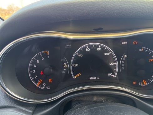 Used 2015 Jeep Grand Cherokee Limited w/ Luxury Group II image 11