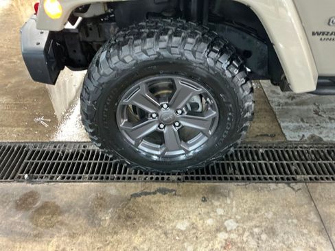 Used 2017 Jeep Wrangler Unlimited Rubicon image 24