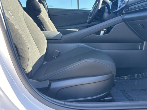 Used 2025 Hyundai Elantra Sport image 16