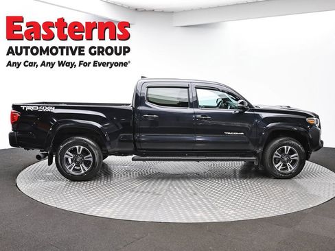 Used 2019 Toyota Tacoma TRD Sport w/ TRD Premium Sport Package image 4