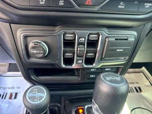 Used 2022 Jeep Wrangler Unlimited Sport AWD/4WD image 22