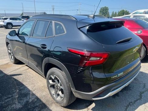 Used 2024 Chevrolet Trax LT FWD image 4