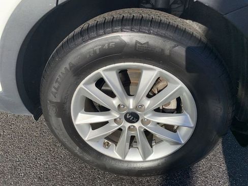 Used 2020 Kia Sorento LX image 32