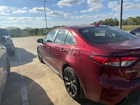 Used 2025 Toyota Corolla SE w/ SE Premium Package image 4