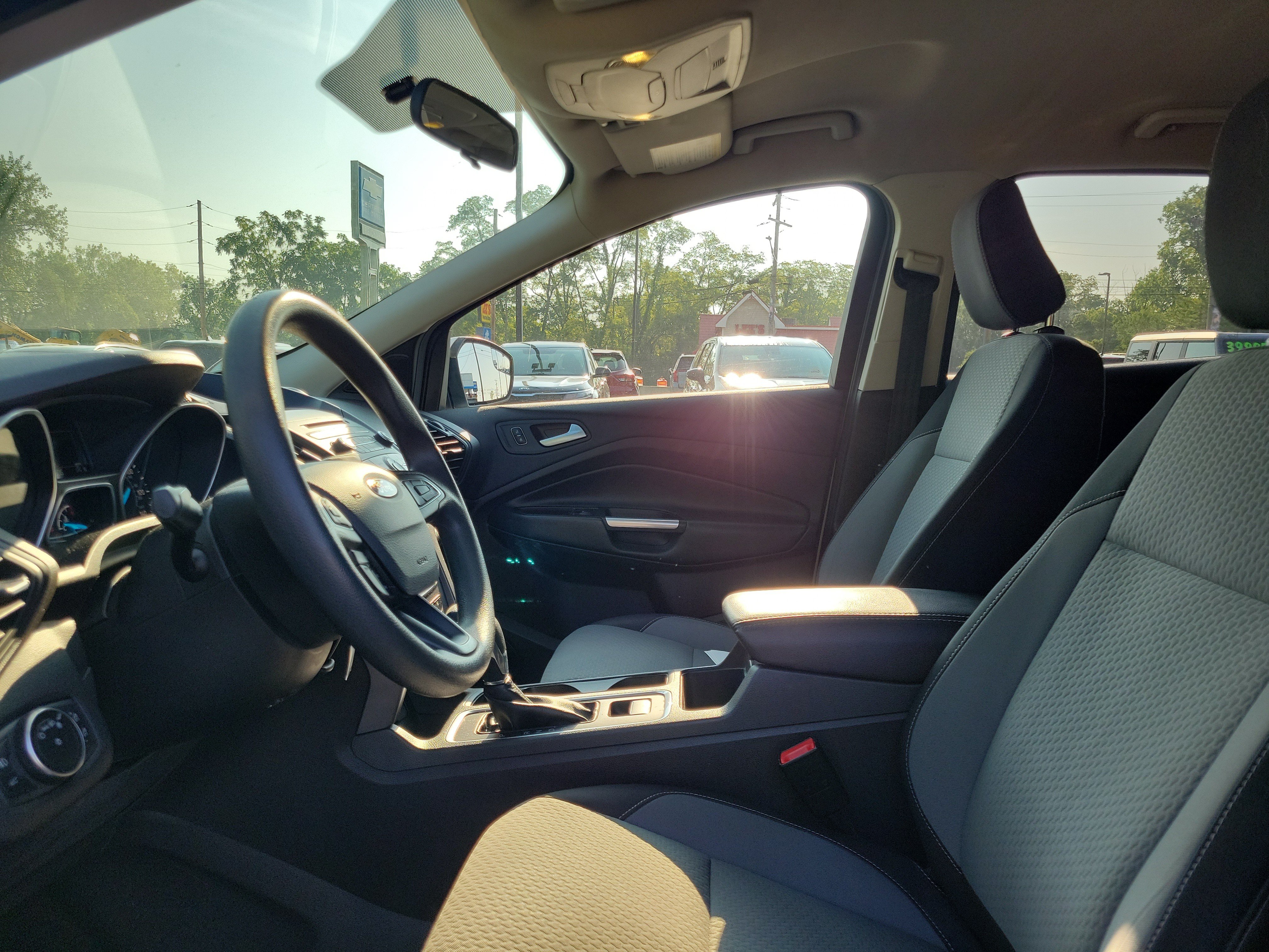 Used 2018 Ford Escape SE FWD image 15