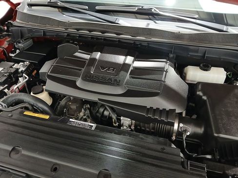 Used 2024 Nissan Titan SV w/ SV Convenience Package image 33