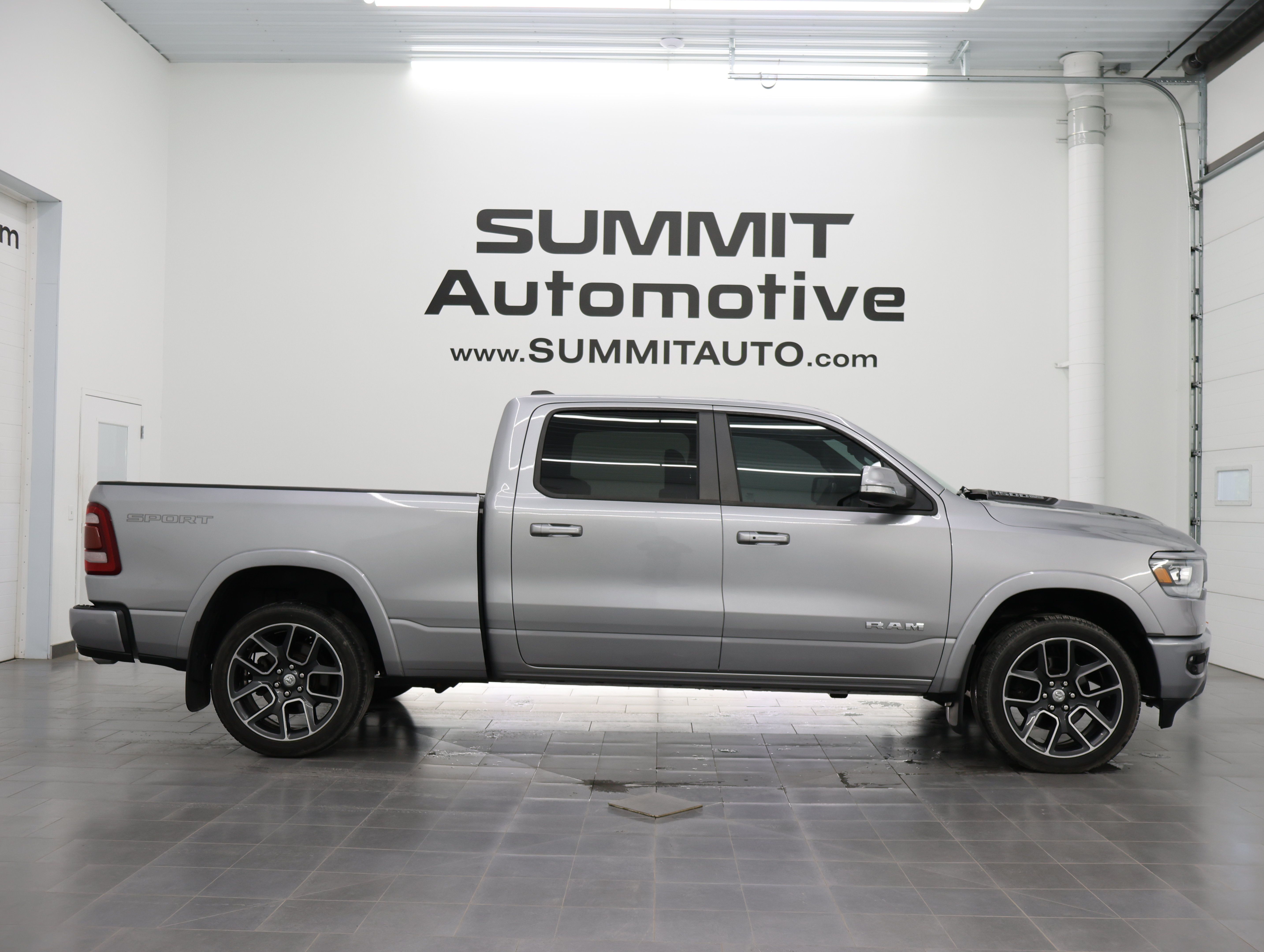 Used 2020 RAM 1500 Laramie AWD/4WD image 1