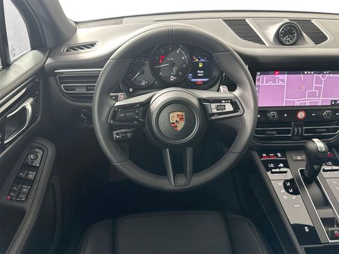 Certified 2025 Porsche Macan image 18