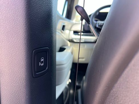 Used 2024 Kia Carnival LX FWD image 51