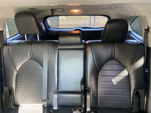 Used 2021 Toyota Highlander XLE AWD/4WD image 18