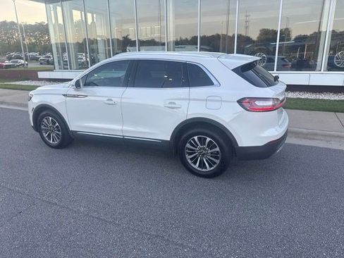 Used 2022 Lincoln Nautilus FWD w/ Premium Package image 9