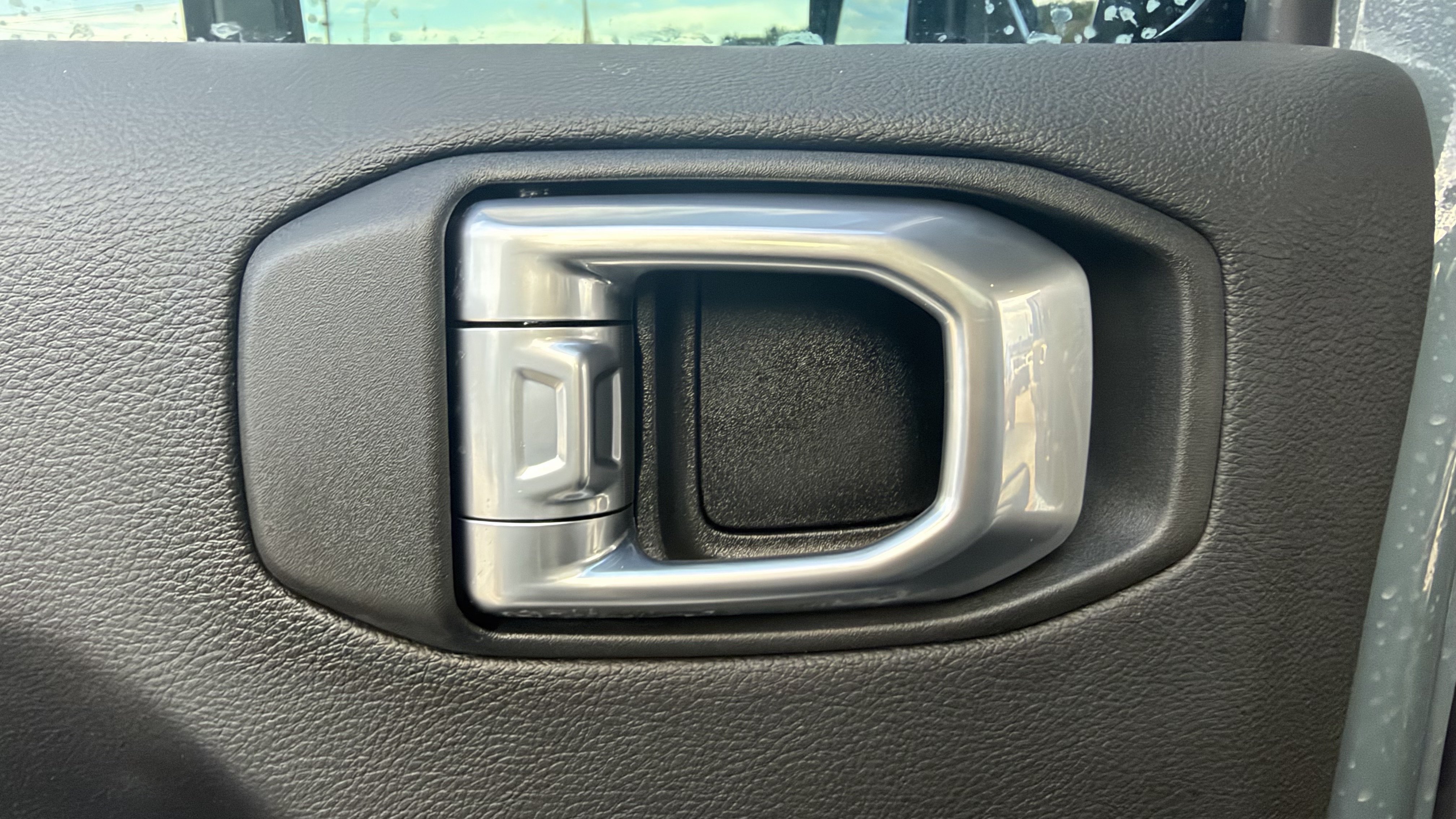 Used 2024 Jeep Gladiator Mojave AWD/4WD image 37
