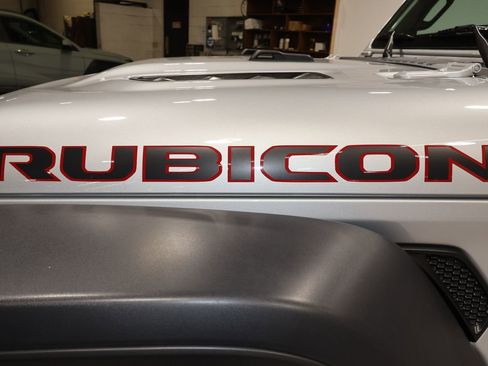 Used 2024 Jeep Wrangler Unlimited Rubicon image 33