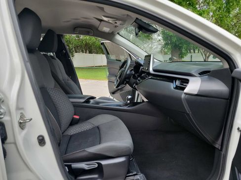 Used 2021 Toyota C-HR LE image 33