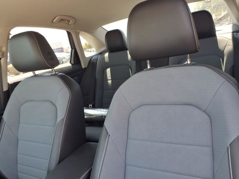 Used 2025 Volkswagen Jetta SE FWD image 20