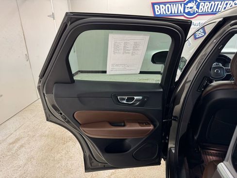 Used 2021 Volvo XC60 T5 Momentum image 23