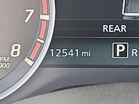 Certified 2024 Nissan Titan SV w/ SV Convenience Package image 18