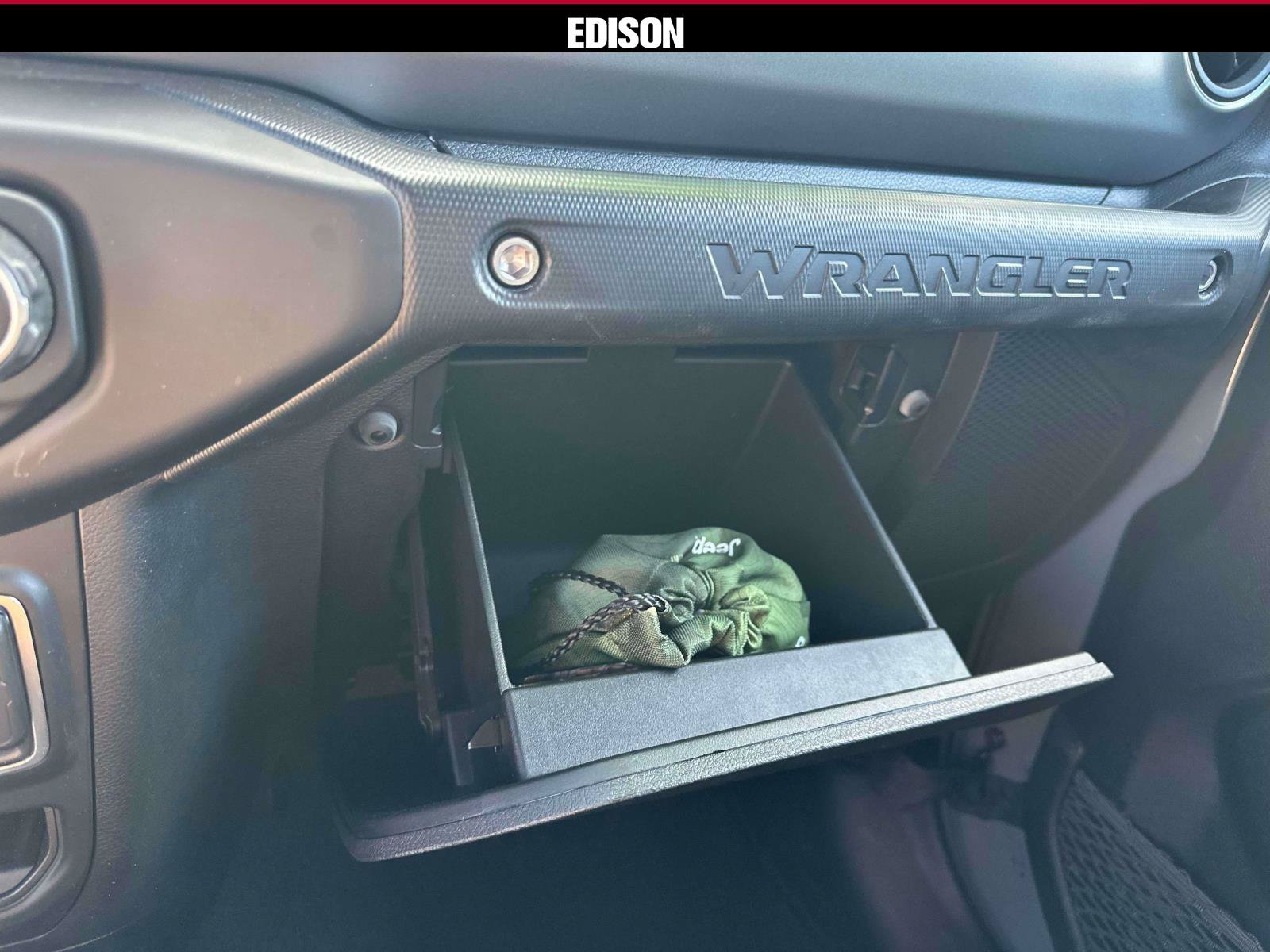 Used 2023 Jeep Wrangler Unlimited AWD/4WD image 32