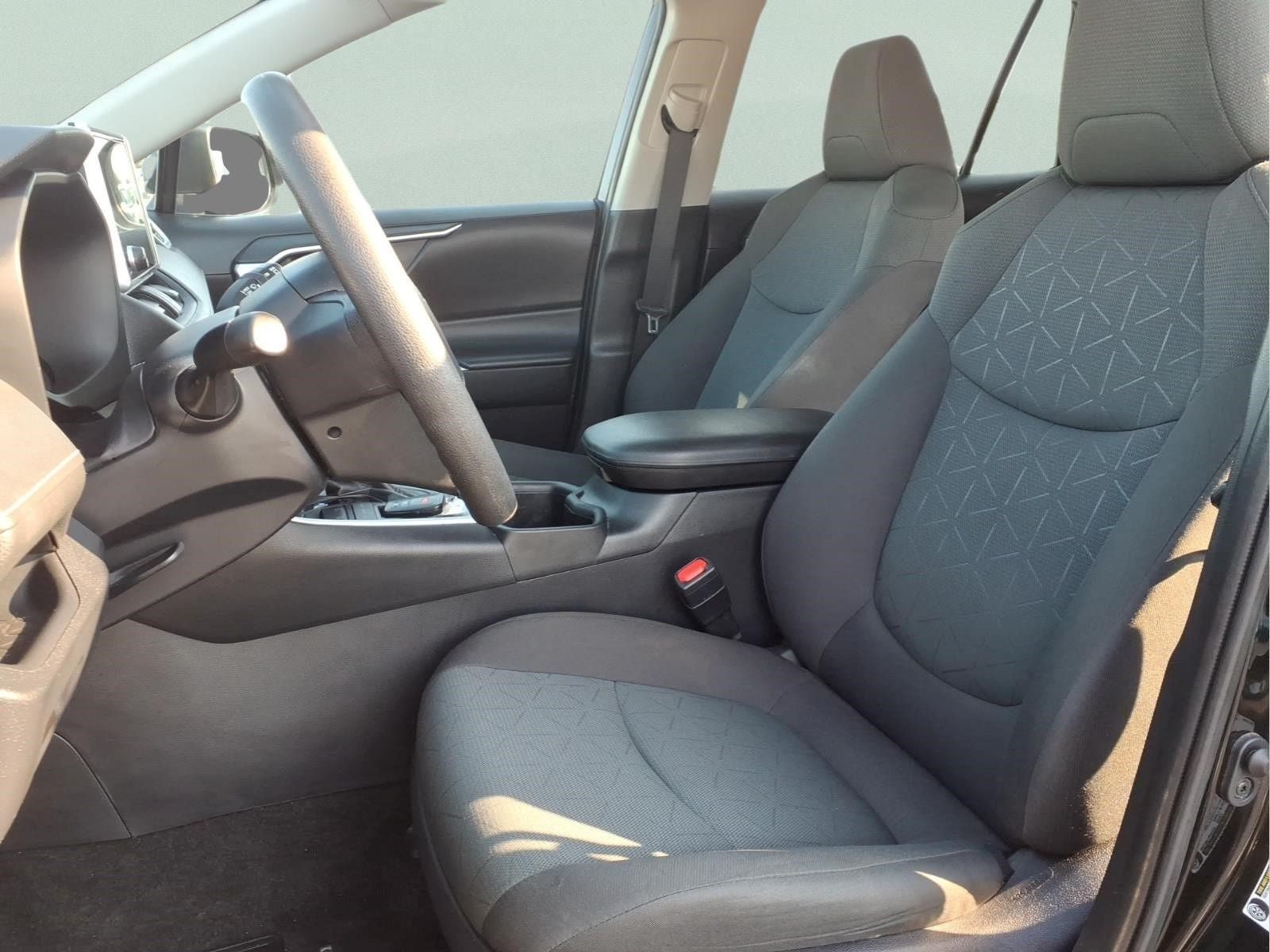 Used 2024 Toyota RAV4 XLE FWD image 20