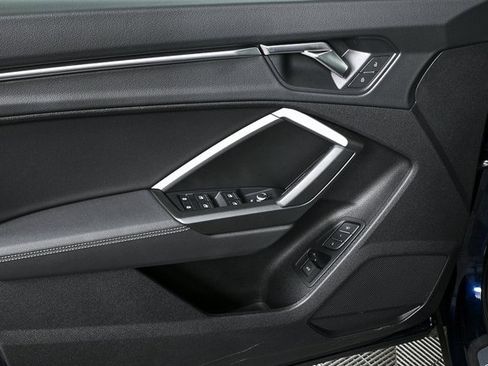 Certified 2025 Audi Q3 2.0T Premium image 6