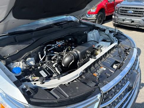 Used 2024 Ford Explorer XLT w/ Equipment Group 202A AWD/4WD image 58