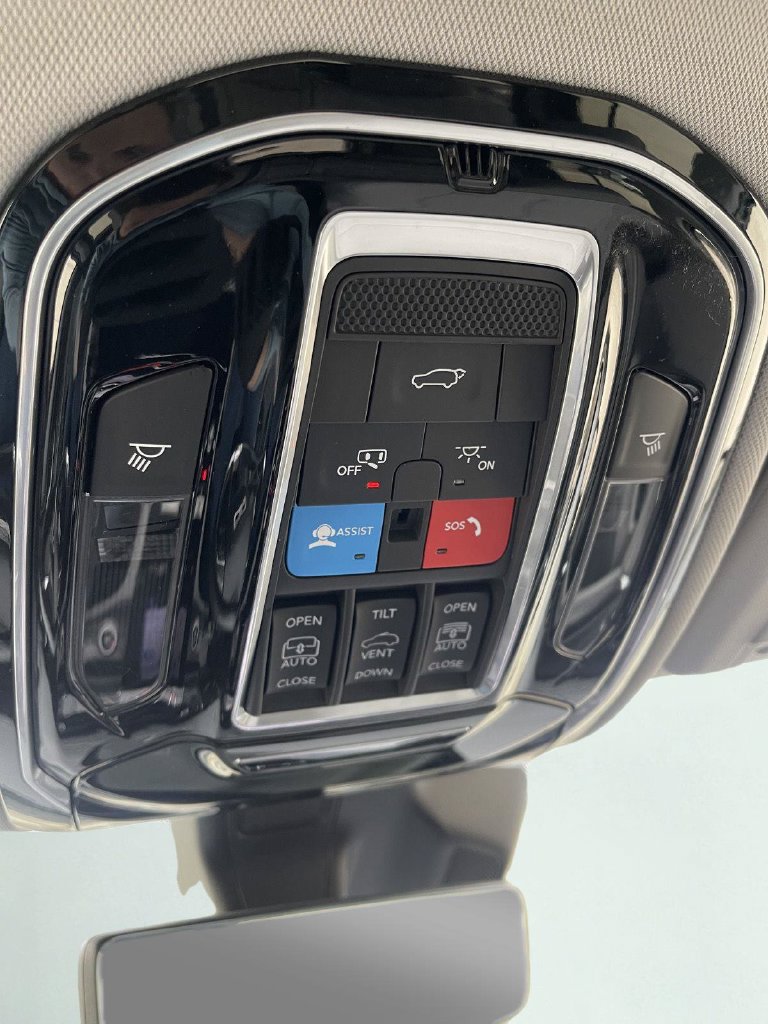 Used 2022 Jeep Grand Cherokee Overland w/ Luxury Tech Group IV AWD/4WD image 23