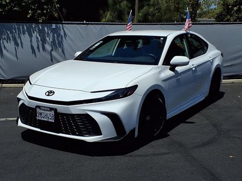Used 2025 Toyota Camry SE w/ Convenience Package FWD image 25
