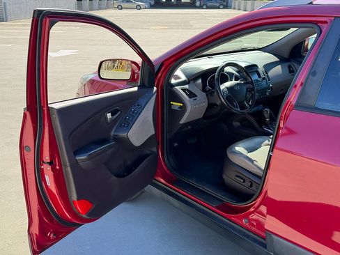 Used 2015 Hyundai Tucson SE image 43