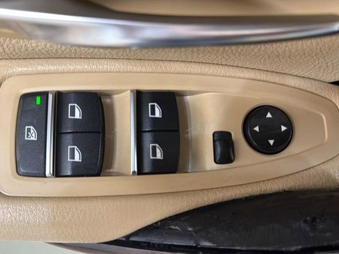 Used 2017 BMW 320i Sedan image 16