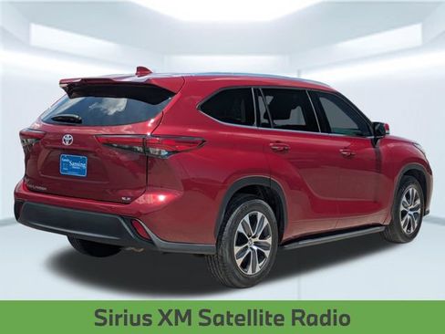 Used 2020 Toyota Highlander XLE FWD image 6