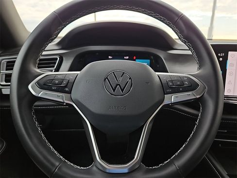 Used 2024 Volkswagen Atlas Cross Sport SE image 30