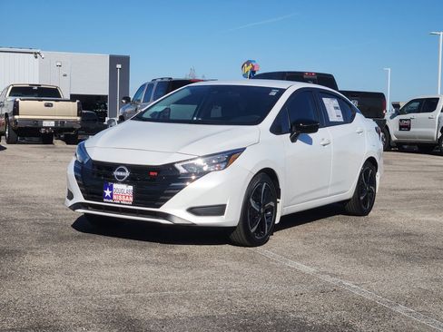 New 2025 Nissan Versa SR w/ Trunk Package FWD image 2