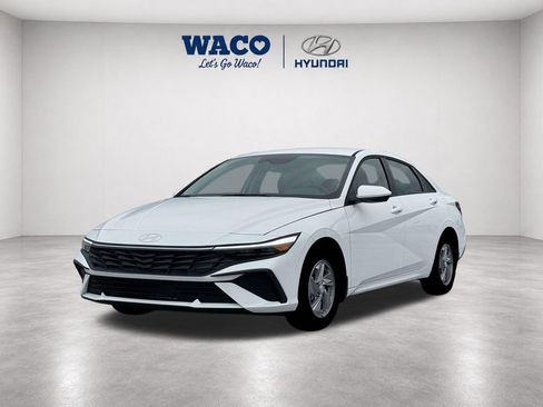 Used 2026 Hyundai Elantra SE FWD image 1
